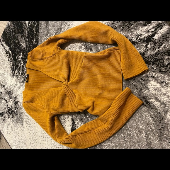 Fashion Nova stretchy yellow sweater size S - Picture 2 of 5